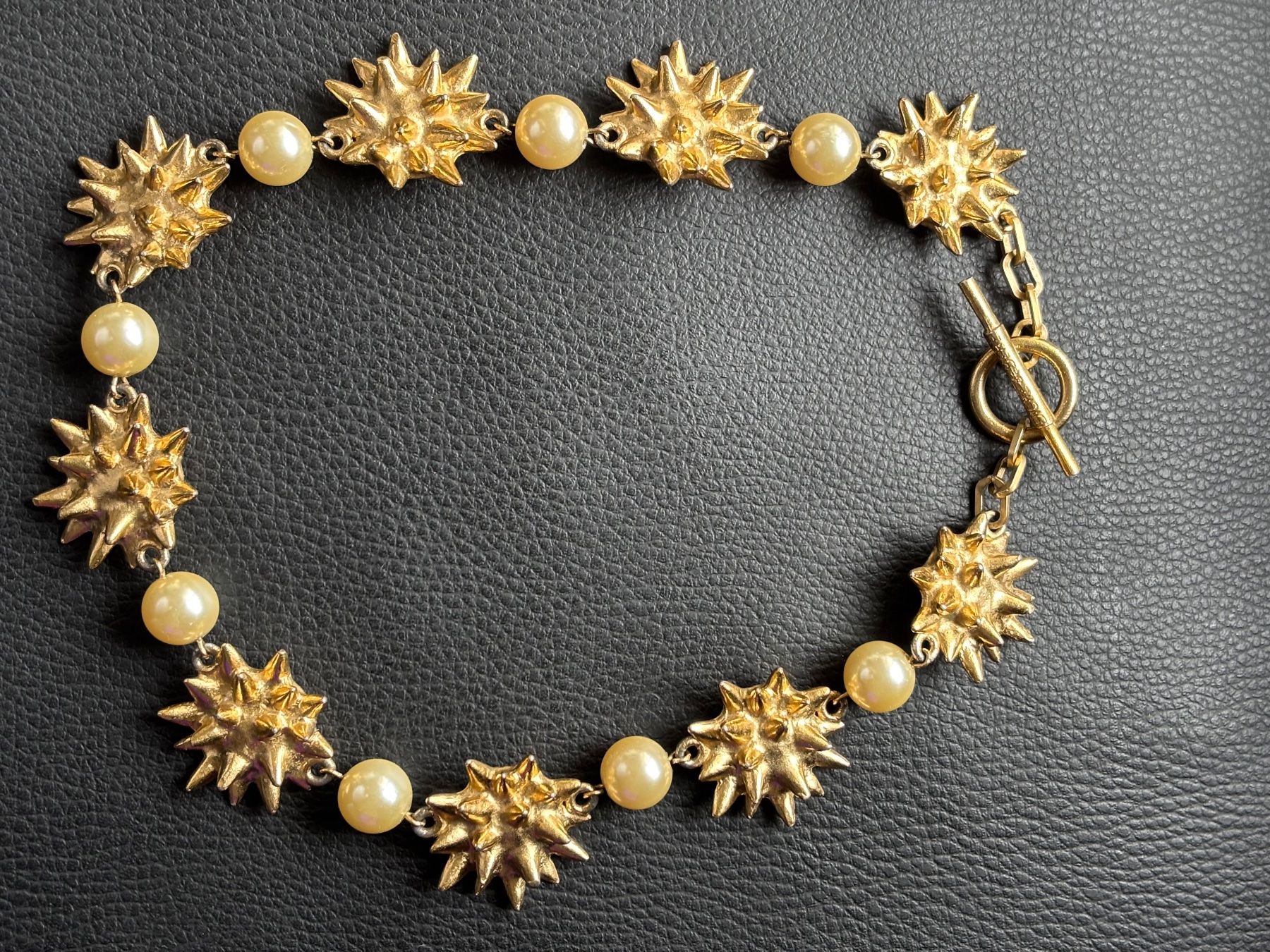 Catenine: Biche de Bere collier vintage  doré avec des perles – Usato da Peseux venduto da CharmeCommerce 7