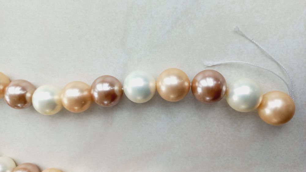 Perle (finte): 28 Muschelkern Perlen poliert – Usato da Winistorf venduto da acreativ 1