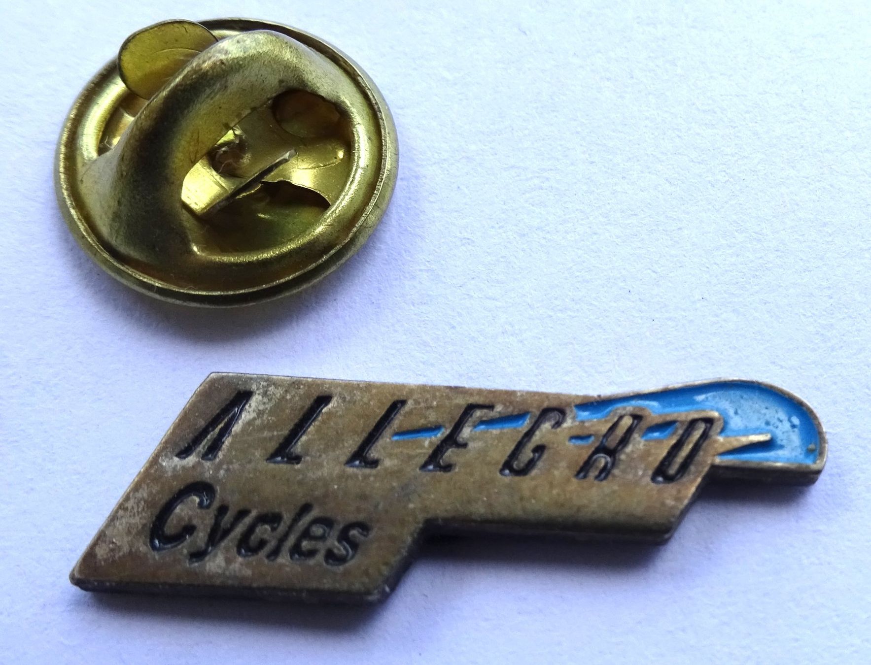 Placchette & Badge: Pin  ALLEGRO  Cycles – Usato da Utzenstorf venduto da BUtter81