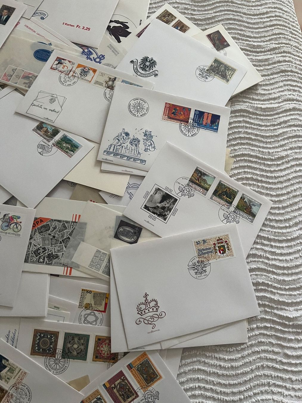 Tous les timbres: CH Sammlung FL FDC Tüten, Maximumkarten ca. 1900 gr. – D'occasion à Hinwil par Sidi4 2