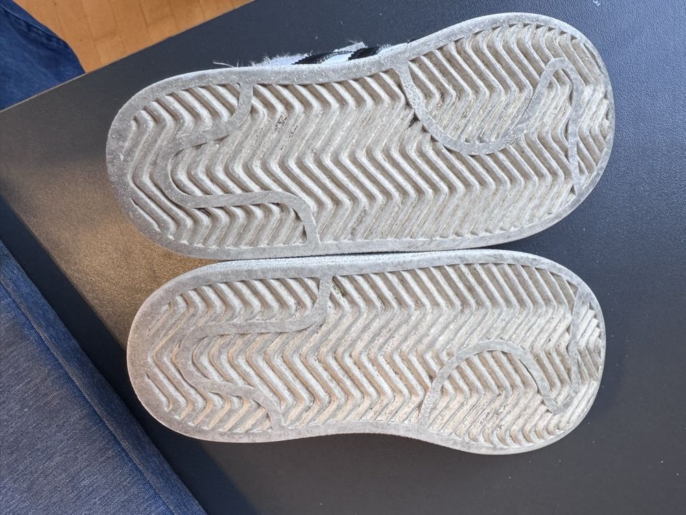 Adidas Scarpe per ragazzi: Adidas Kinderturnschuhe Gr. 25 – Usato da Zürich venduto da Sebi999 1