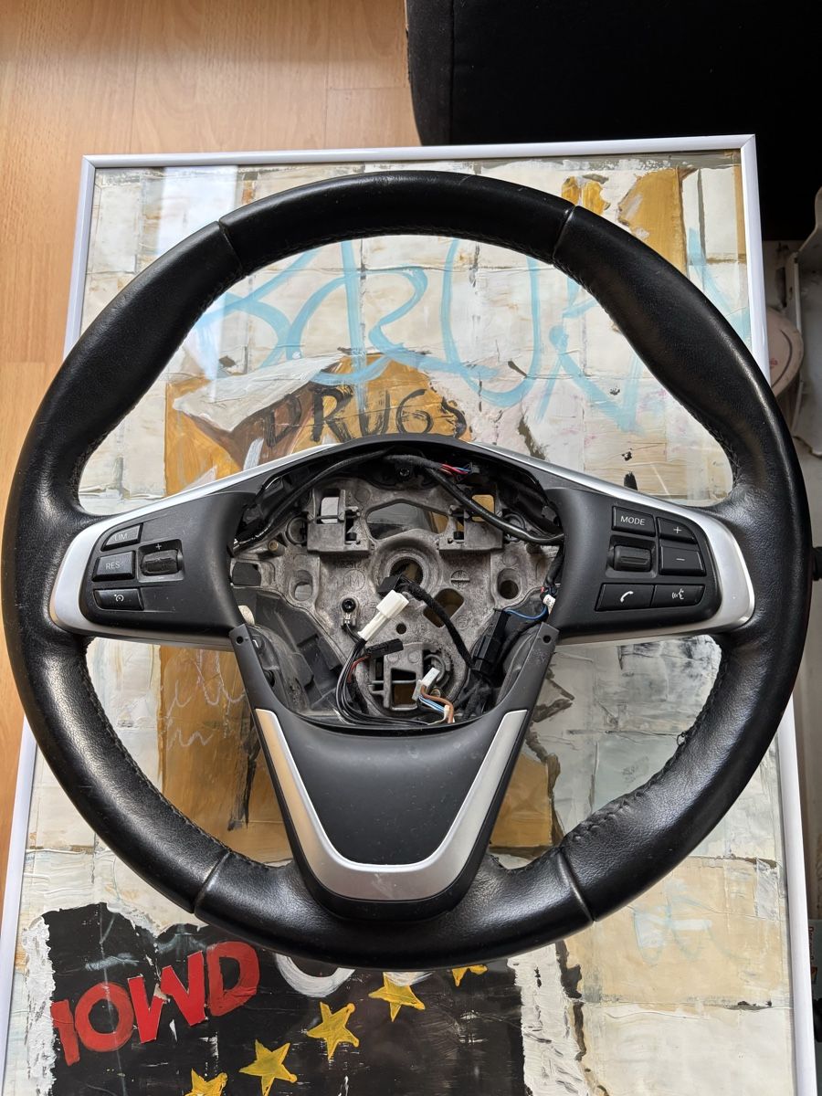 BMW Tutti pezzi di ricambio auto: BMW Sportlenkrad, Leder, Multifunktion – Difettoso da Dübendorf venduto da mba_5yvw