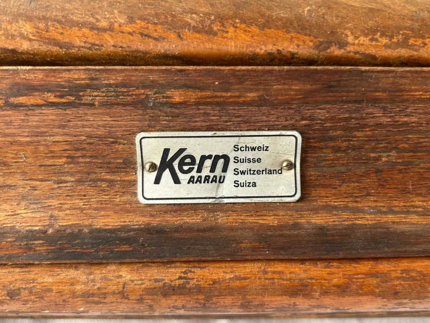 Misurare: antikes Nivelliergerät inkl. passendem Stativ (Kern) – Usato da Sierre venduto da sevenworlds 7
