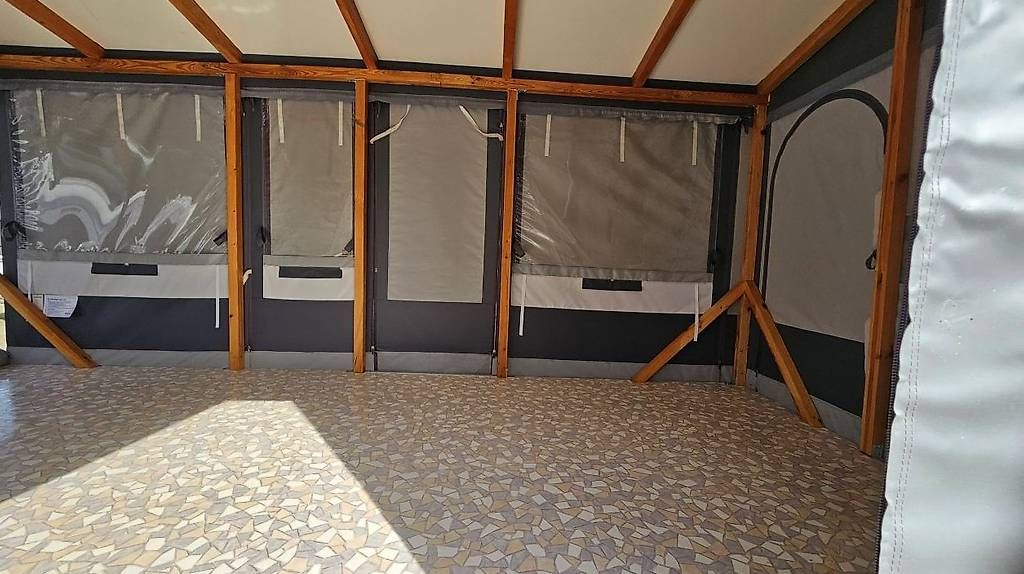 Verande & Tende da sole: A vendre auvent Herzog  gris 4 saisons avec structure bois – Usato da Belmont-Yverdon venduto da FloridaJeep 3