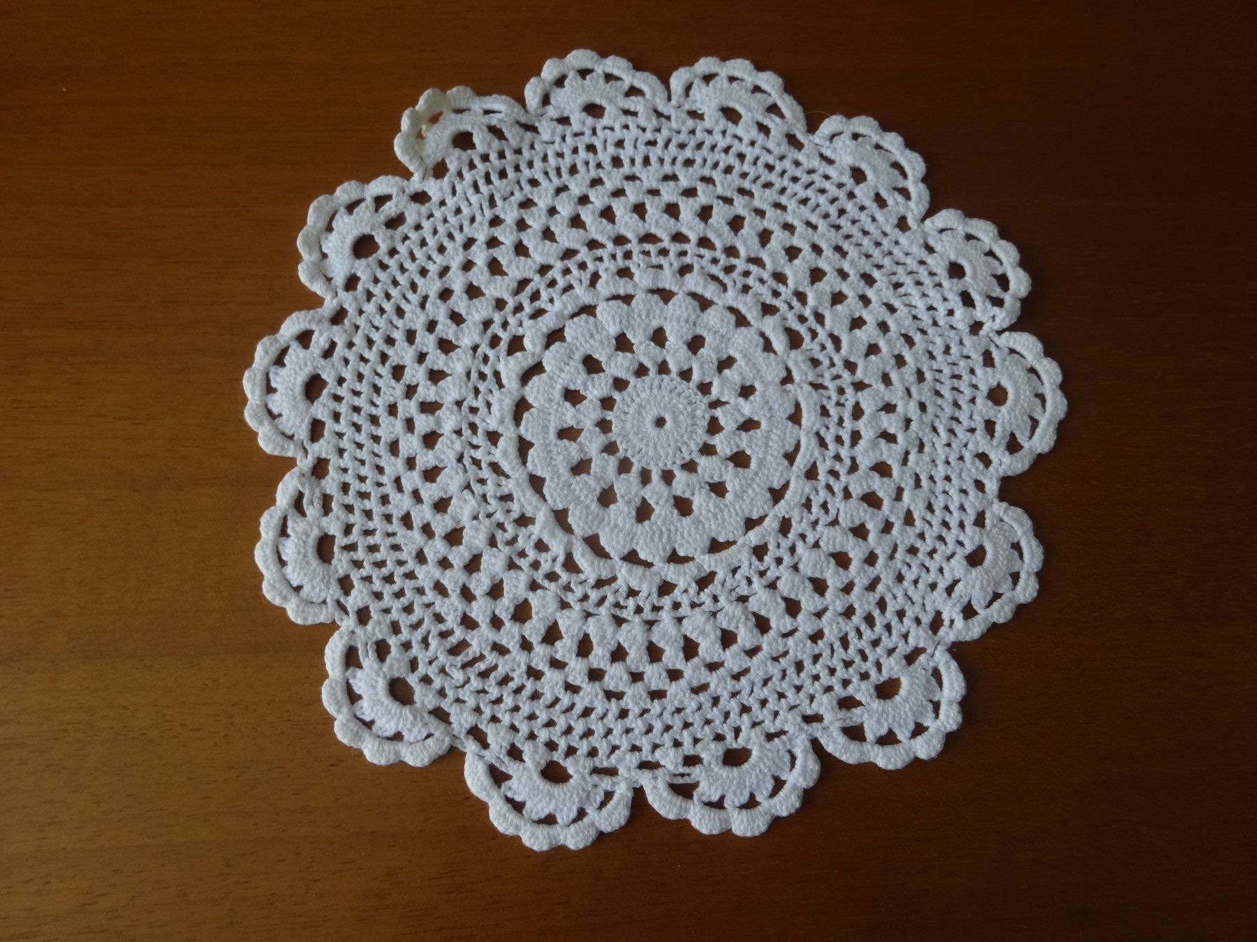 Toutes les décorations: 4 napperons crochetés main – Neuf avec emballage d'origine à Biel/Bienne par milamila02 2