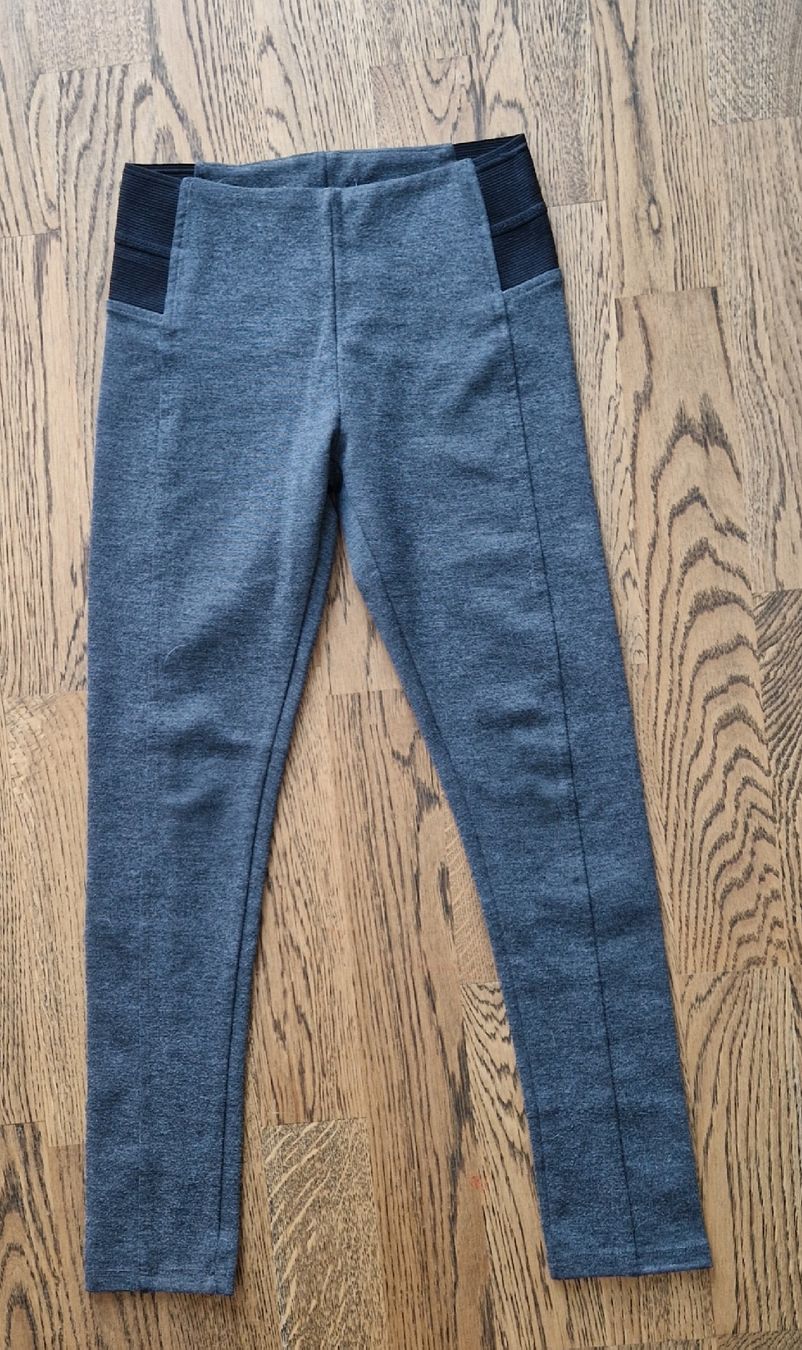 Calze & Collant: Graue Leggings Gr. 128 – Usato da Benken SG venduto da EgMoJo