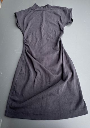 Schwarzes Kleid