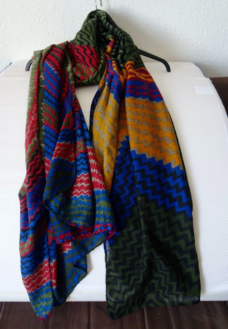Foulard & Sciarpe: Écharpe multicolore style bohème – Usato da Châtelaine venduto da Gio54321 1