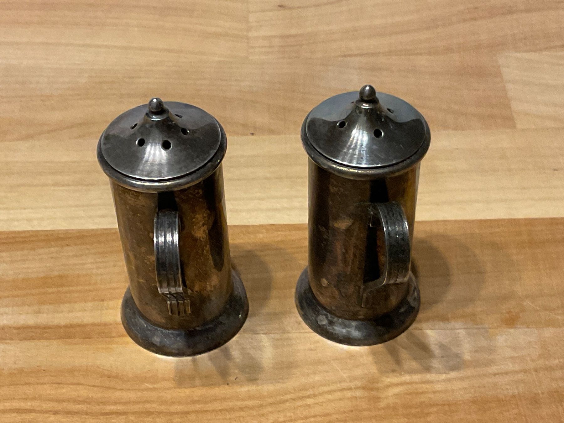 Set di piatti: Salz und Pfeffer Streuer / evtl. versilbert – Usato da Rümlang venduto da resale35 1