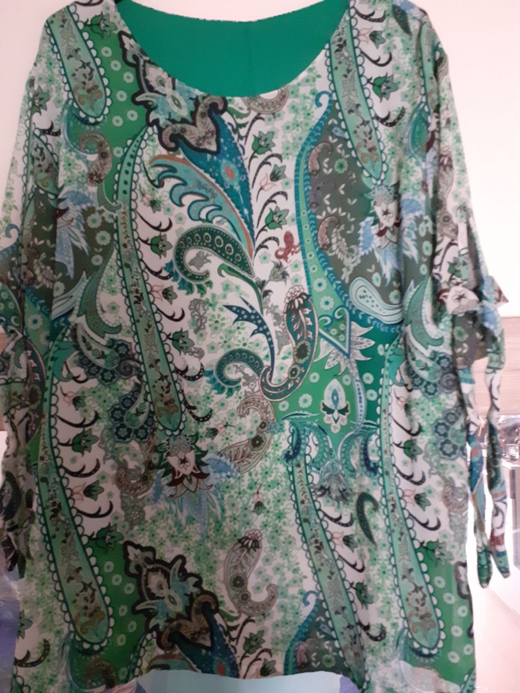 Blusen: Bluse Paisleymuster Grösse 46 – Gebraucht aus Kloten von elb_9qvr