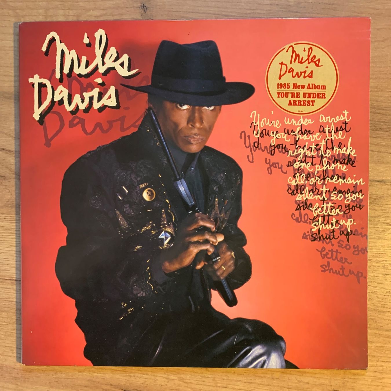 Dischi in vinile: MILES DAVIS - YOU'RE UNDER ARREST...NL 1985...VG+/VG+ – Usato da Gals venduto da Diskopatshop