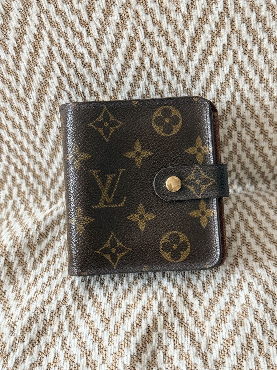 Louis Vuitton Portefeuilles: Louis Vuitton Wallet Monogram Compact  – D'occasion à Geneve par DarlingVintage
