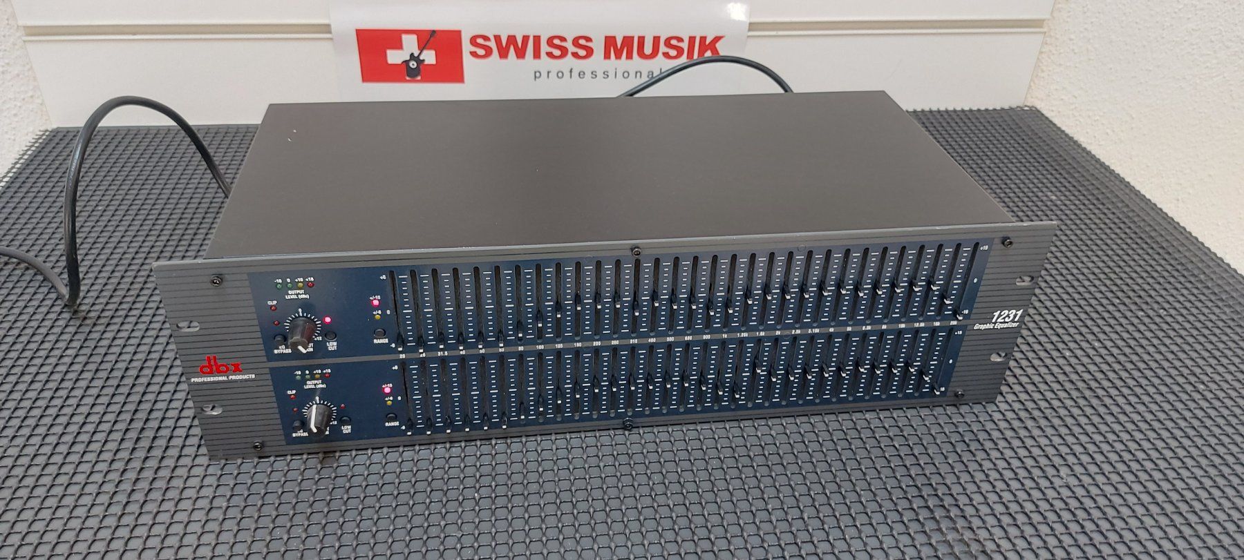 Dbx Equalizzatori: DBX 1231 Graphic-Equalizer – Usato da Glattbrugg venduto da Swissmusik