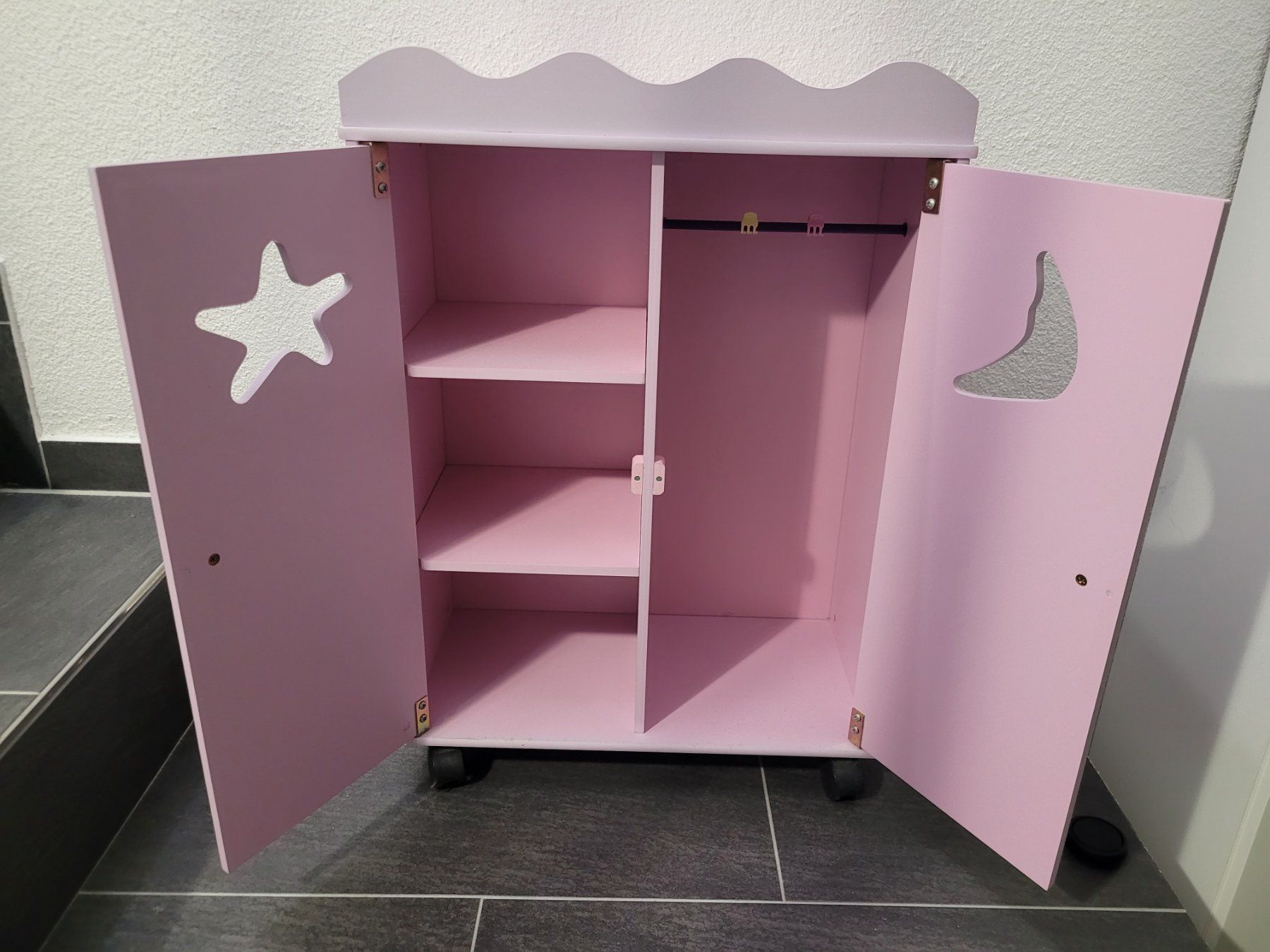 Giocattoli: Puppenkleiderschrank rosa – Usato da Endingen venduto da Mobbele 1