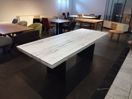 Esstisch in Eiche-Optik