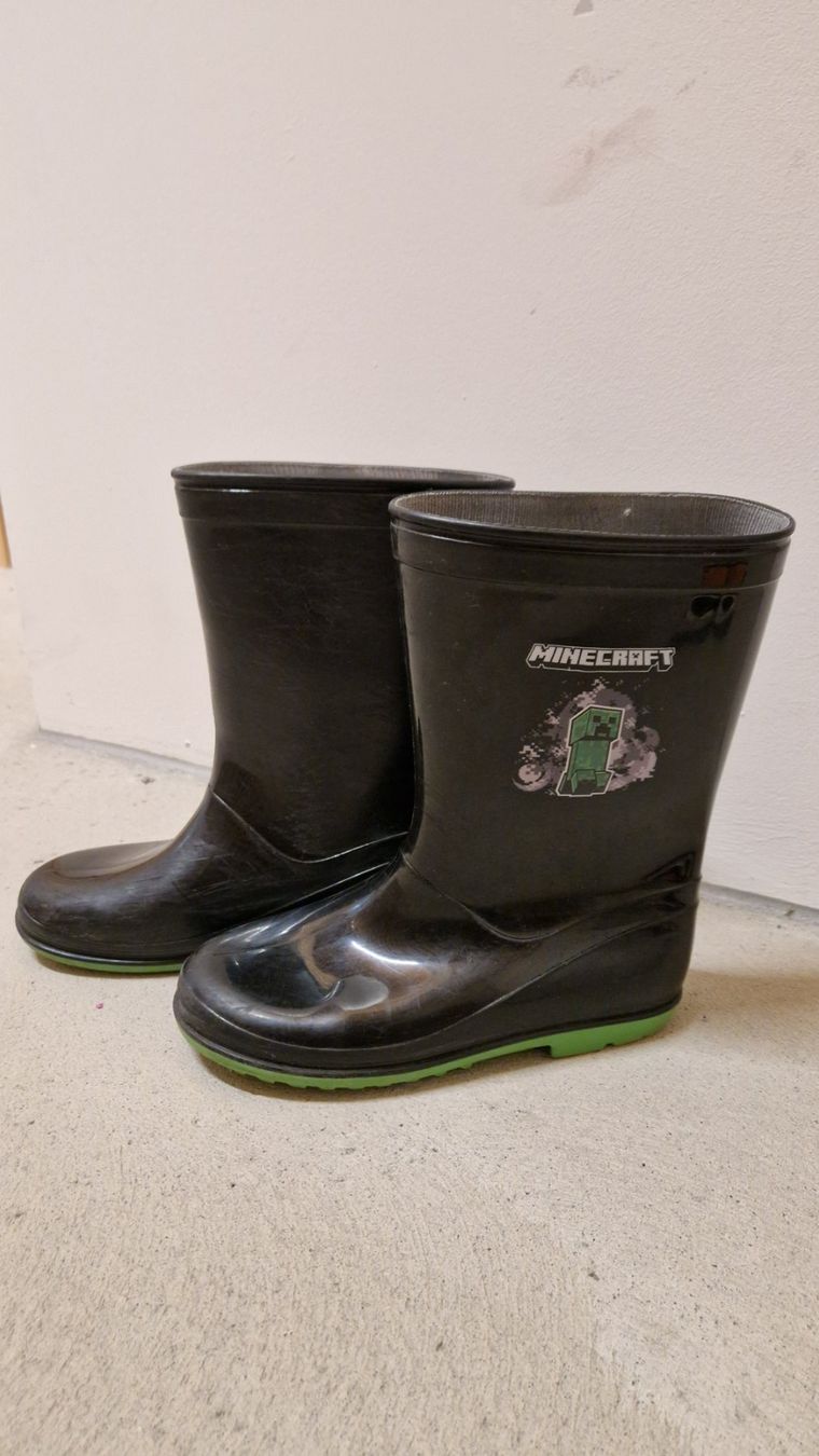 Schuhe für Jungen: Stifel Minecraft Grösse 35 – Gebraucht aus Basel von AlexBasel01