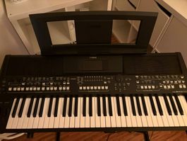 Keyboard Yamaha PSR-SX600 inkl. Ständer