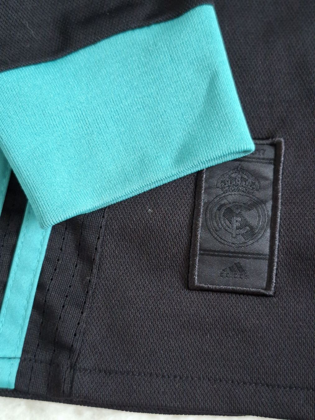 Real Madrid Canottiere & Pantaloni: Maillot Real Madrid2017 Ronaldo – Usato da Renens VD venduto da ser_j2fn 7
