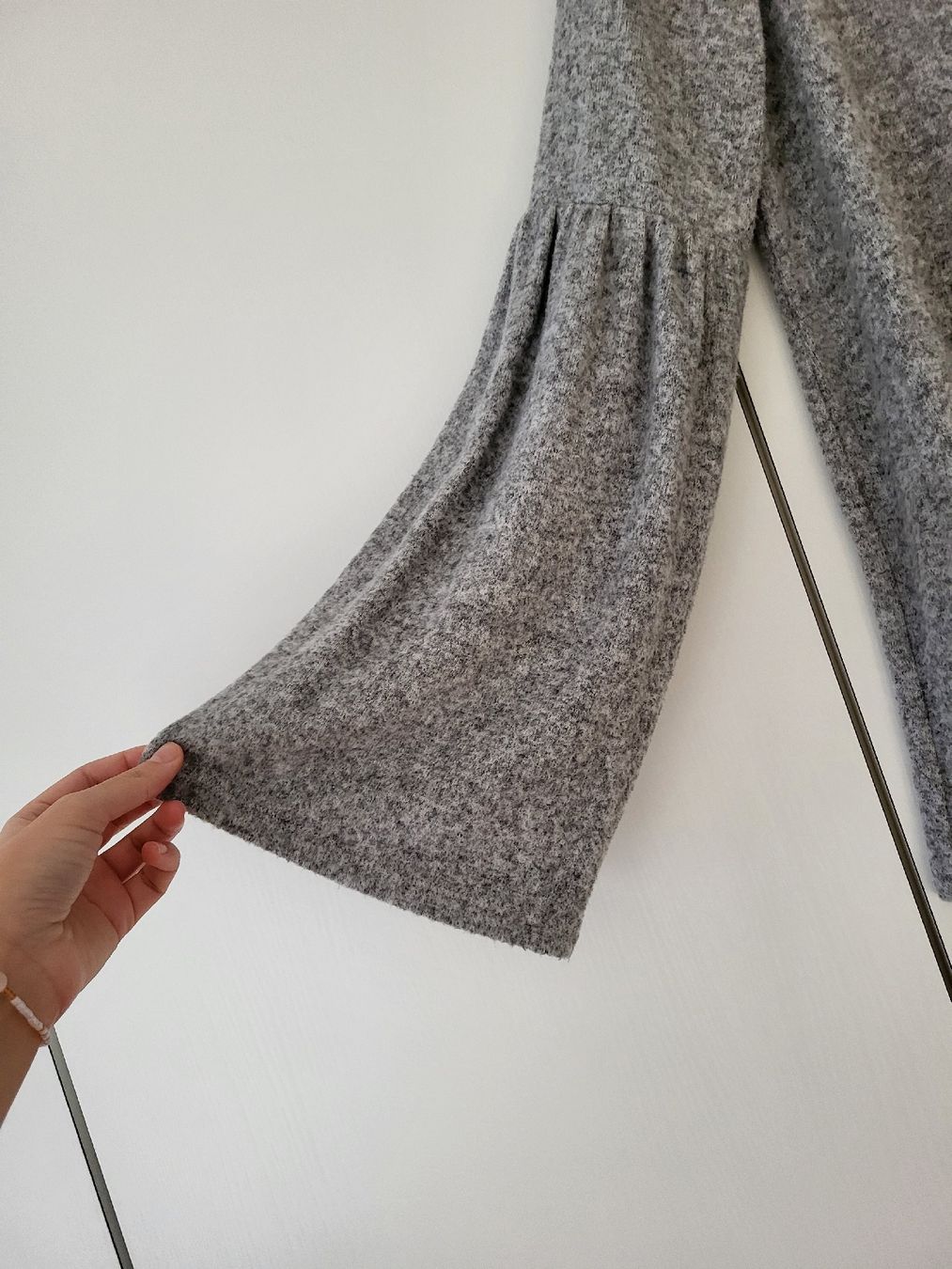 Zara Pullover & Sweatshirts: Zara Damenpullover Gr. S Trompetenärmel grau meliert – Gebraucht aus Zürich von Mada45 2