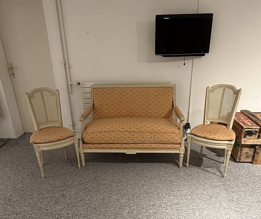 Set de table et chaises: Ensemble divan et 2 chaises  – D'occasion à Genève par flocon06
