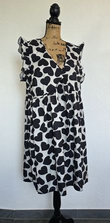 Sommerliches Kleid mit Herzen Gr. XXL,  neu