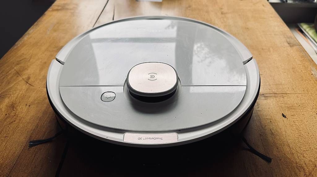 Ecovacs Aspirapolveri & Accessori: Ecovacs Deebot Ozmo T8 Saug und Wischroboter weiss – Usato da Port venduto da Cedrosch 1