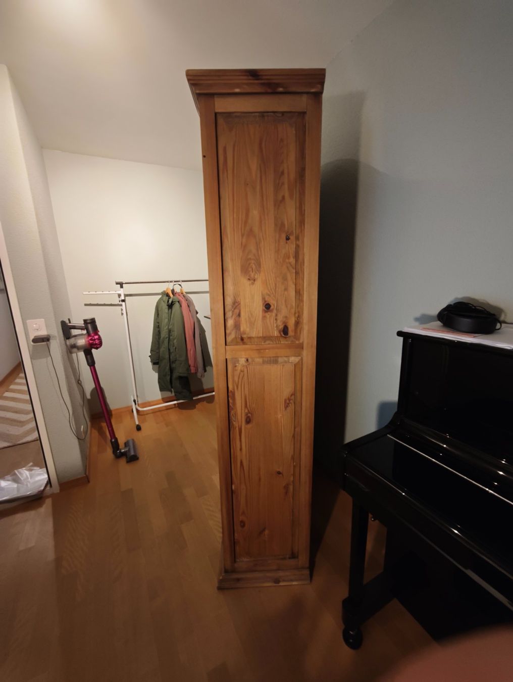 Regale: Schönes Holzregal in Eichenoptik – Gebraucht aus Schwerzenbach von tan_2t87 1