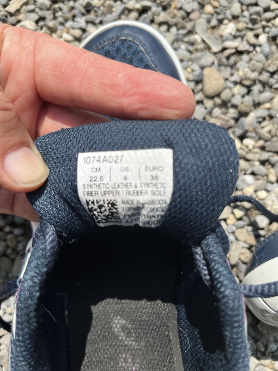 Asics Schuhe für Mädchen: Hallenturnschuhe Asics Grösse 36 – Gebraucht aus Volketswil von knecht78 2