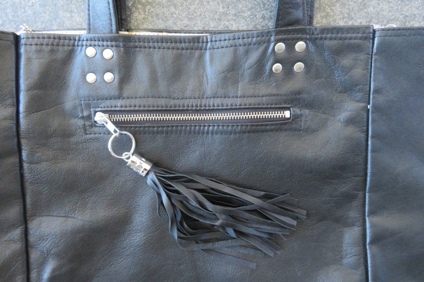 Borse da donna: Einkaufstasche Kunstleder 37 x 32 x 15 cm – Nuovo (secondo la descrizione) da Wil ZH venduto da Tamagy 1