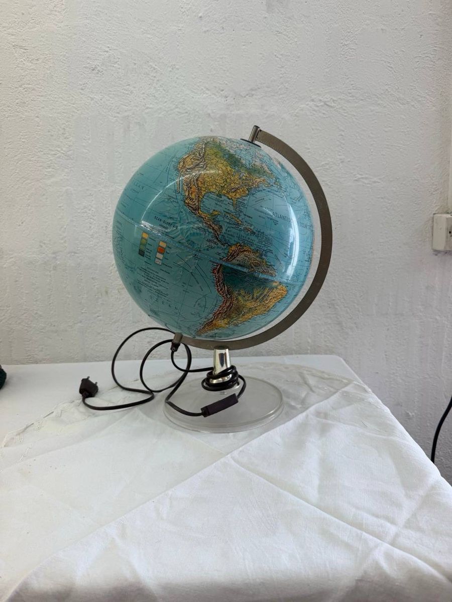 Sonstige Dekorationen & Accessoires: Beleuchteter Globus mit Standfuss (61) – Gebraucht aus Glattfelden von brockischweiz