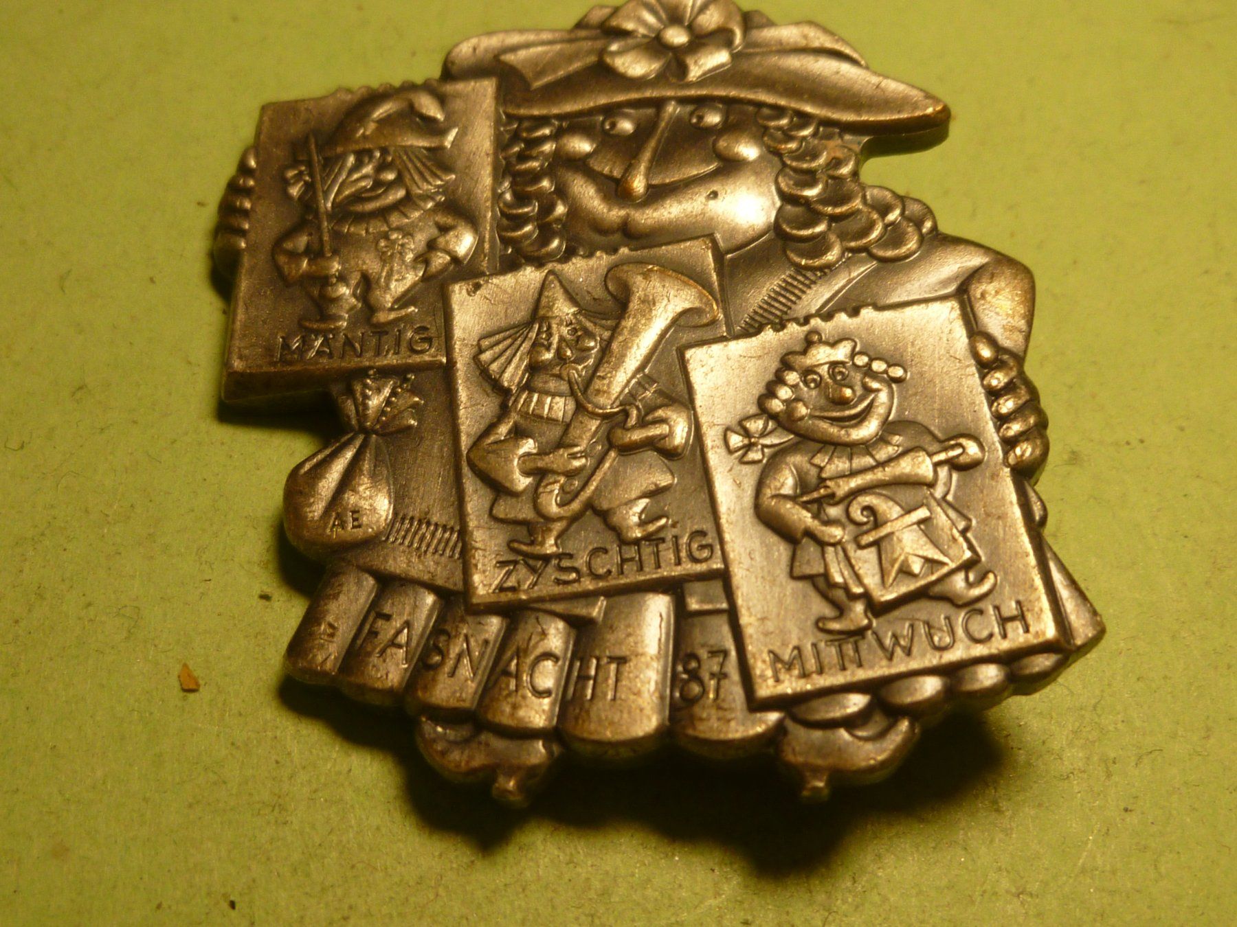 Plaketten & Abzeichen: BASEL 1987 SILBER – Gebraucht aus Ried (Muotathal) von Mandarin02