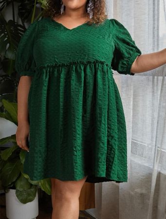 Kleid mit Muster im Stoff dunkelgrün Gr. 54 / 56