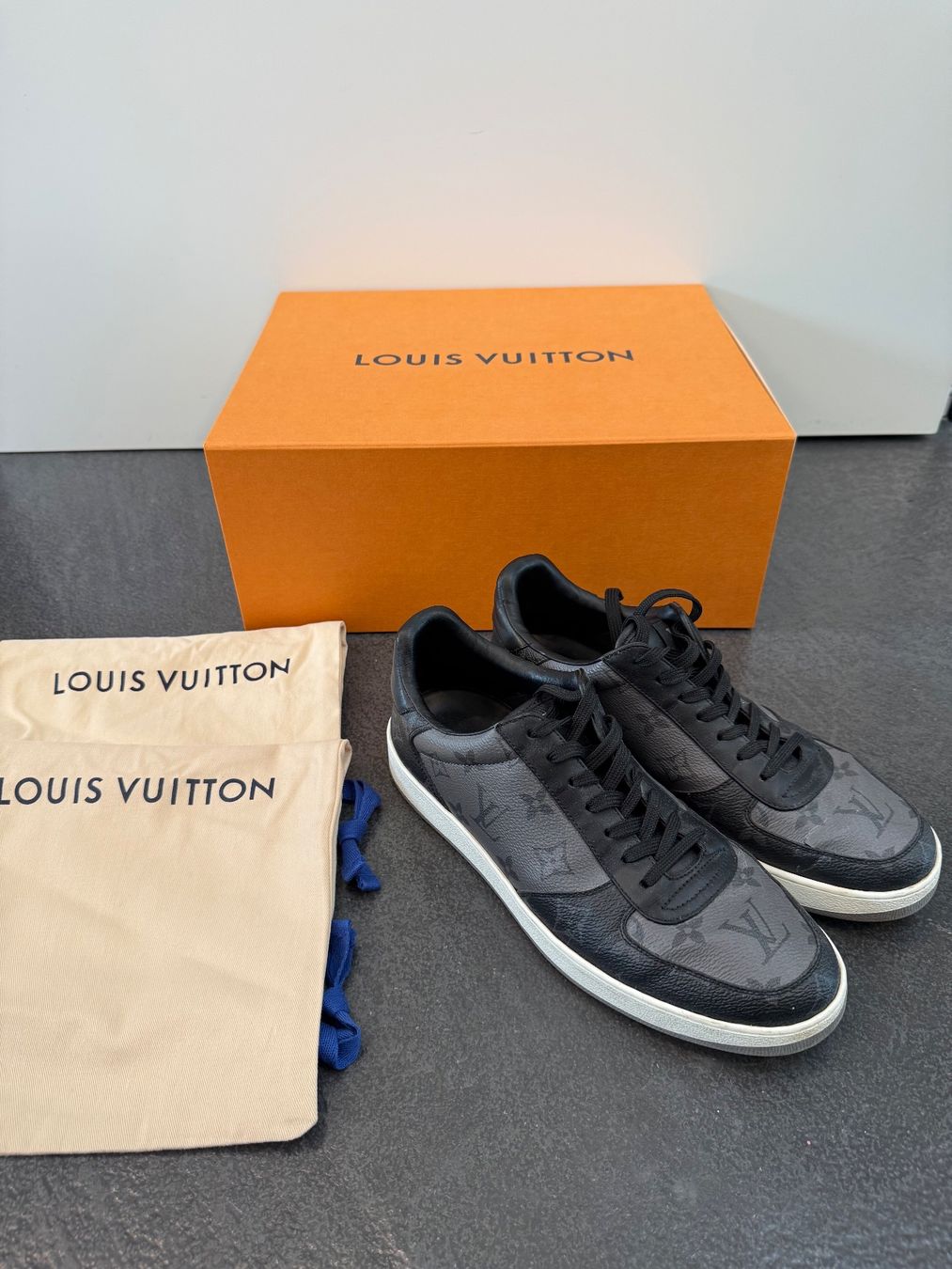 Louis Vuitton Scarpe da uomo: Louis Vuitton Sneaker monogram Grösse 40.5 – Nuovo (secondo la descrizione) da Illnau venduto da Bigmama14