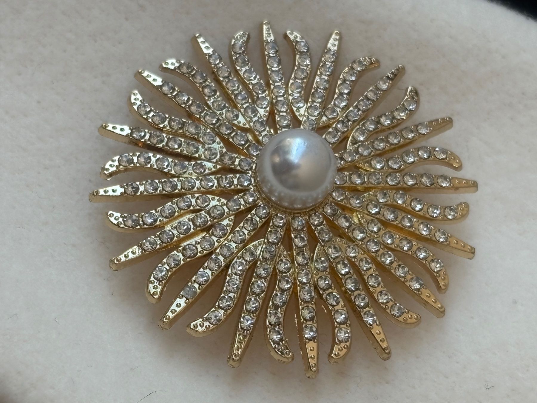Spille & Fermagli: Luxus Elegante  Brosche Farbe: Gold – Nuovo (secondo la descrizione) da Biel-Bienne venduto da Roserosse13 4