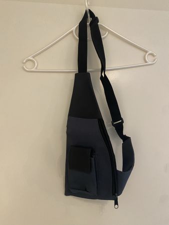 (Sport-)Crossbody bag / Umhängetasche, grau / schwarz