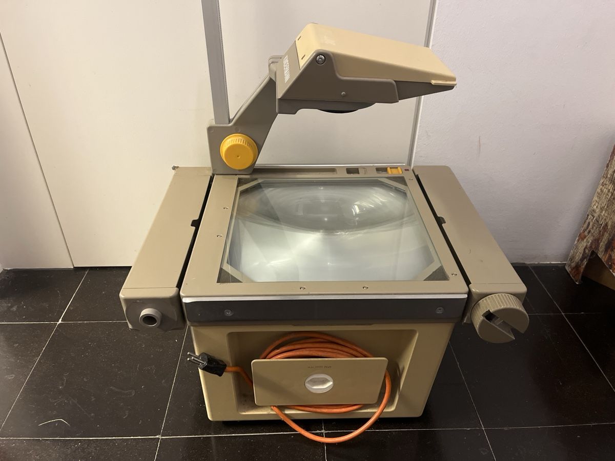 Vidéoprojecteurs: Hellraumprojektor – D'occasion à Boll par Ilu_minator
