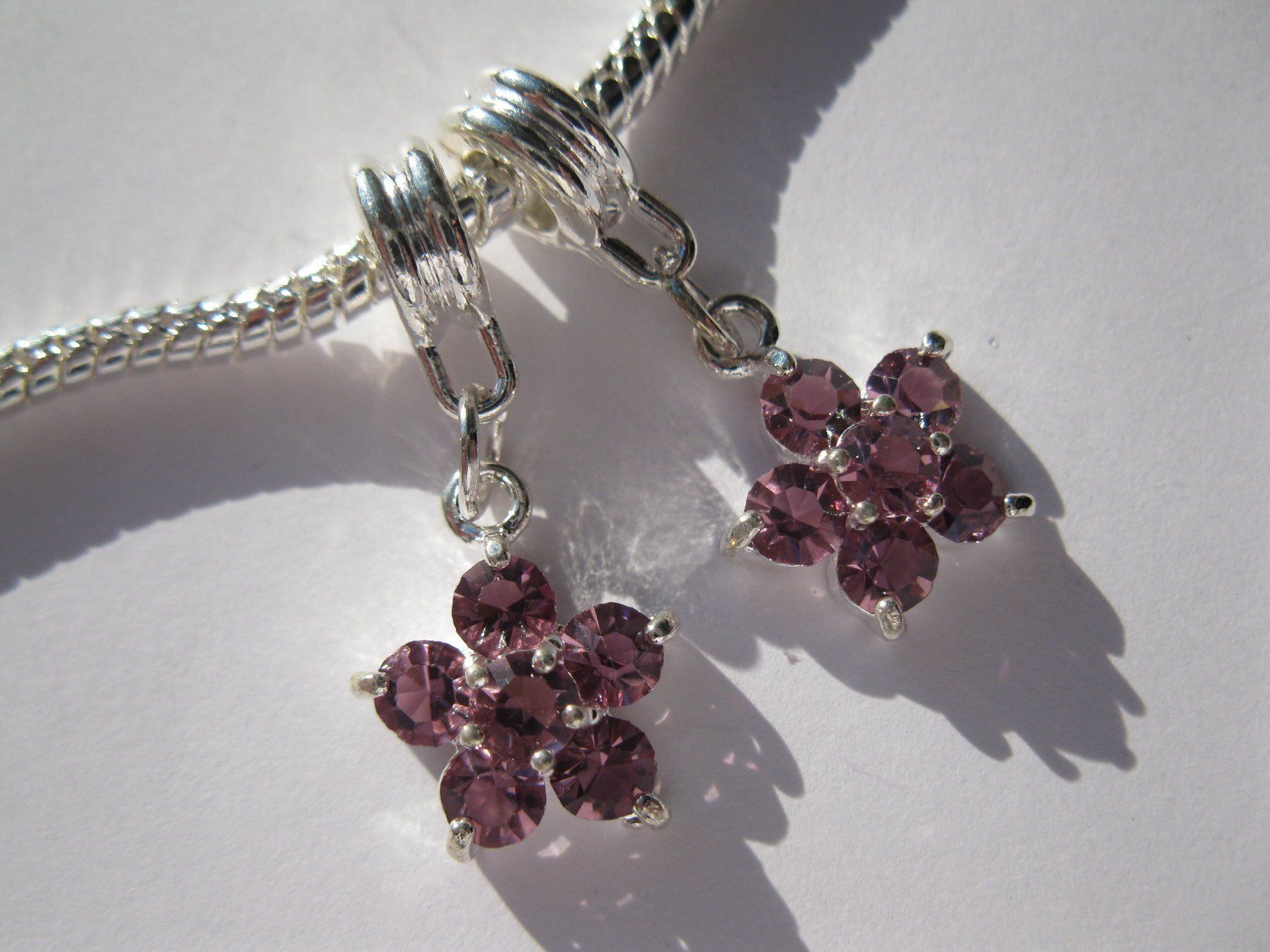 Ciondoli: Anhänger, Dangle Blume, versilbert mit rosa Strass – Nuovo e nell'imballaggio originale da St. Margarethen TG venduto da LuanaKa 1