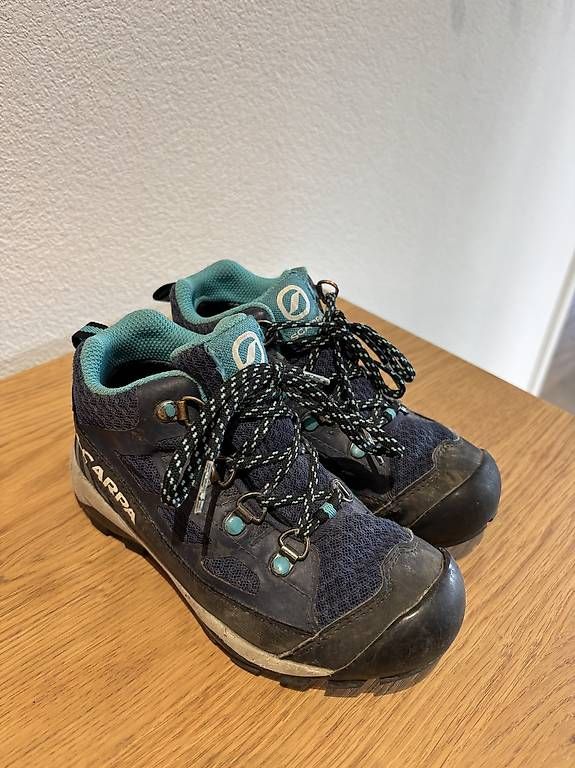 Scarpe per ragazzi: Scarpa Trekking Gr. 30 – Usato da Thun venduto da Biene122