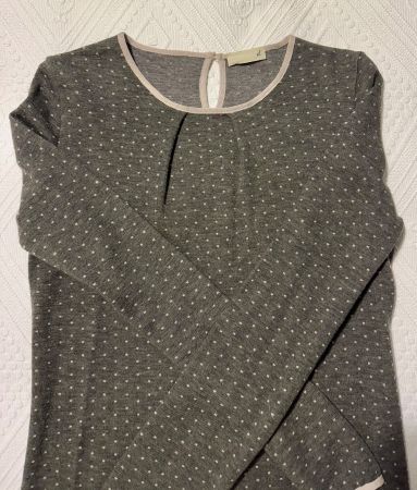 Graues Strickkleid mit cremefarbenen Punkten, Grösse S/M