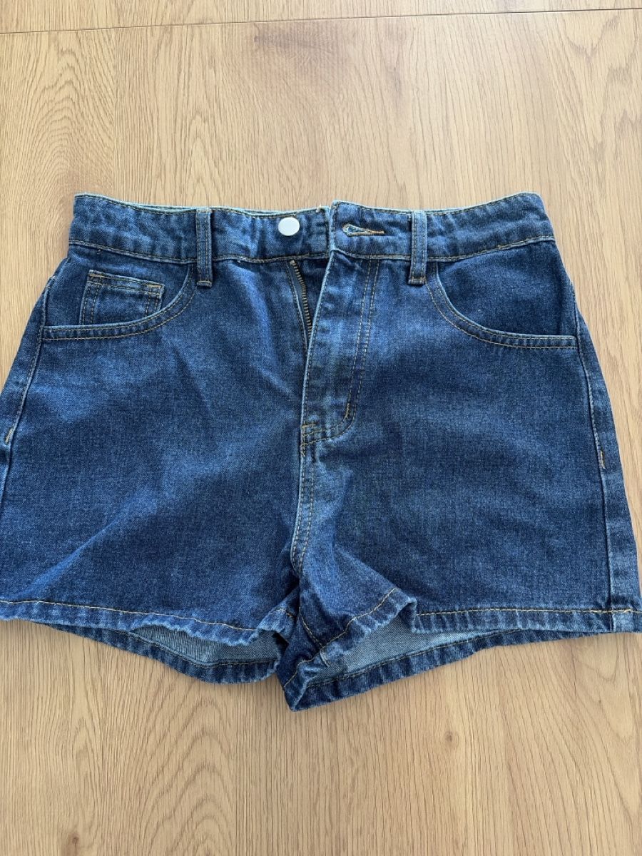 Jeans: Jeansshorts dunkelblau Gr.M NEU – Nuovo e nell'imballaggio originale da Schöftland venduto da nevio74