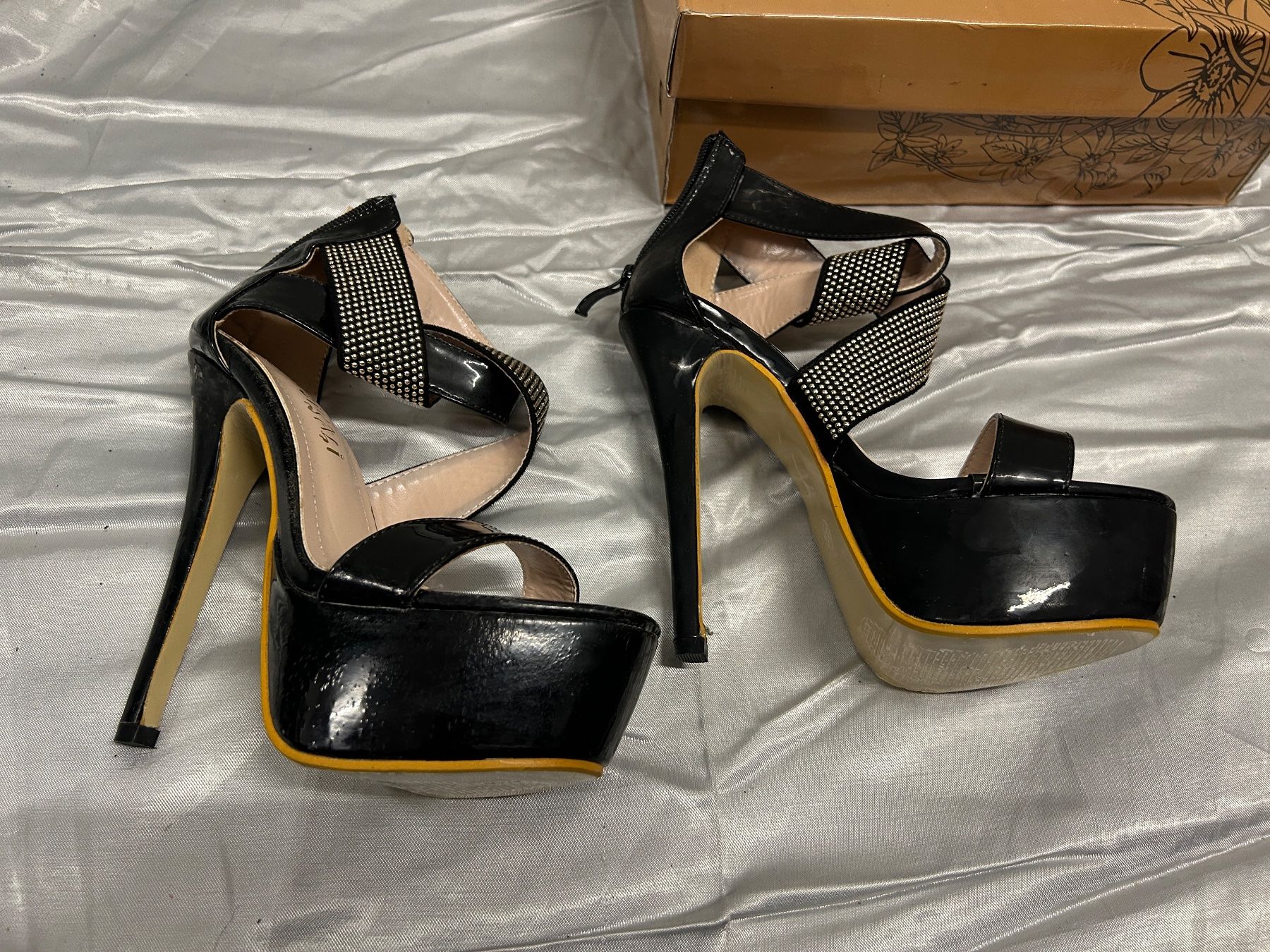 Chaussures femmes: Sandalen Gr 35 Neu – Neuf avec emballage d'origine à Regensdorf par Spyke55 2