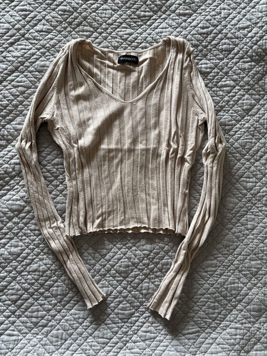 Tops: Pull côtelé beige manches longues, taille S – Gebraucht aus Lausanne von shabnam.t