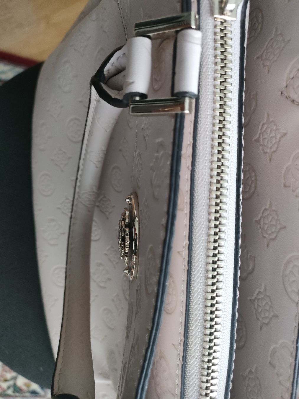 Guess Borse da donna: Guess Handtasche neu – Nuovo (secondo la descrizione) da Brugg AG venduto da Mashaba 4