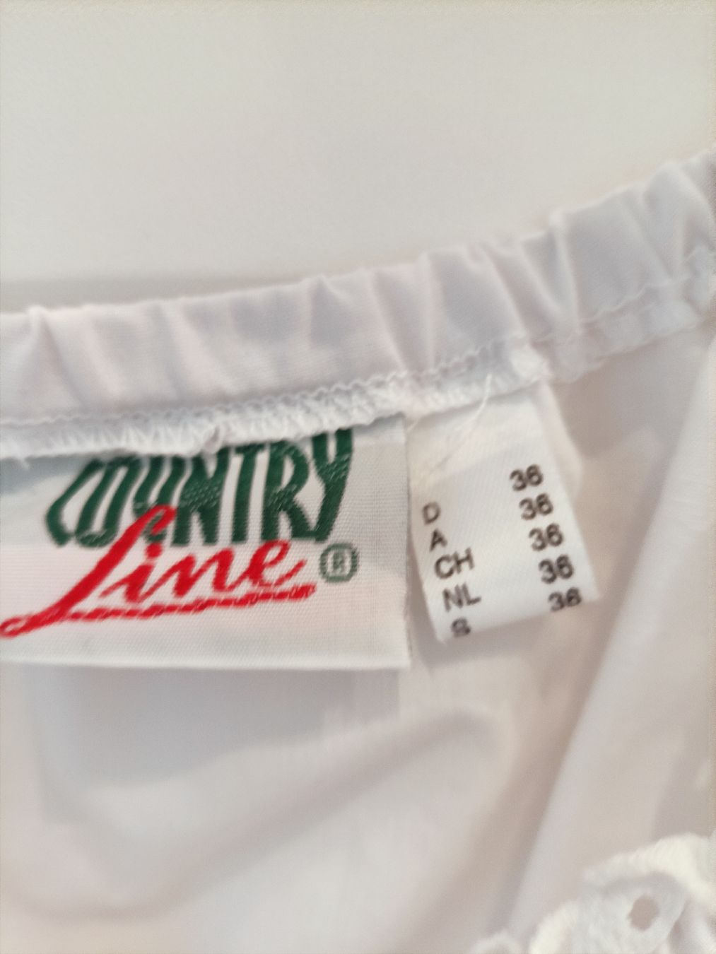 Costumi: Dirndl Krüger Madl mit Bluse Grösse 36 – Usato da Egnach venduto da TTLL 7