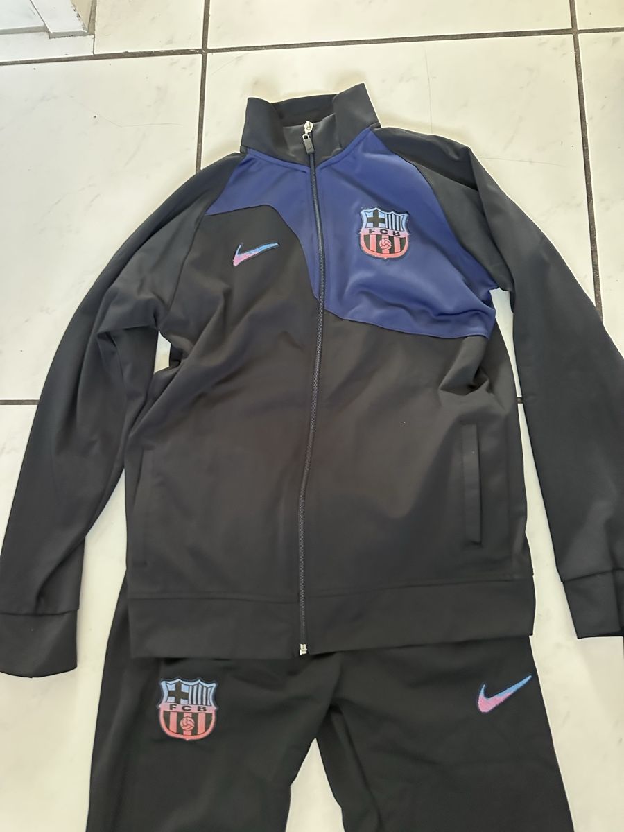 Nike Lotti & Set di vestiti: FCB Trainer Jäggli&Hose Grösse 170 – Usato da Grenchen venduto da alain77