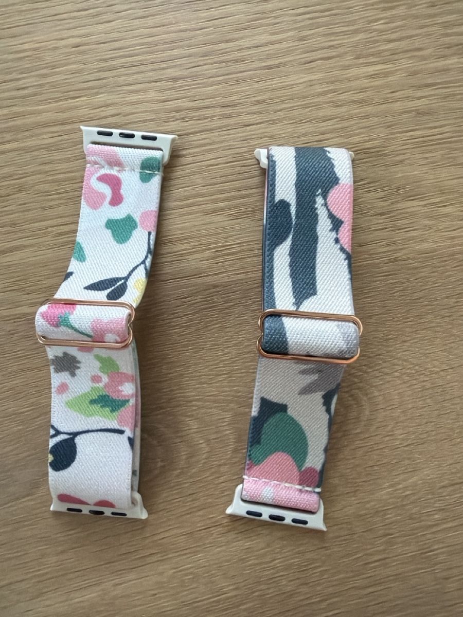 Bracciali & Braccialetti: 2 Apple Watch Armbänder 40mm Stoff Blumenmuster neu – Nuovo e nell'imballaggio originale da Obfelden venduto da RichardS. 1