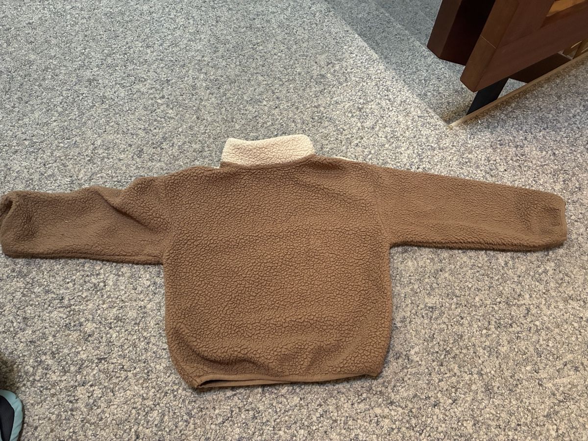 H&M Pullover & Sweatshirts: Fleece Pullover H&M braun beige Grösse 110/116 – Gebraucht aus Mitlödi von meyer-sabrina 1