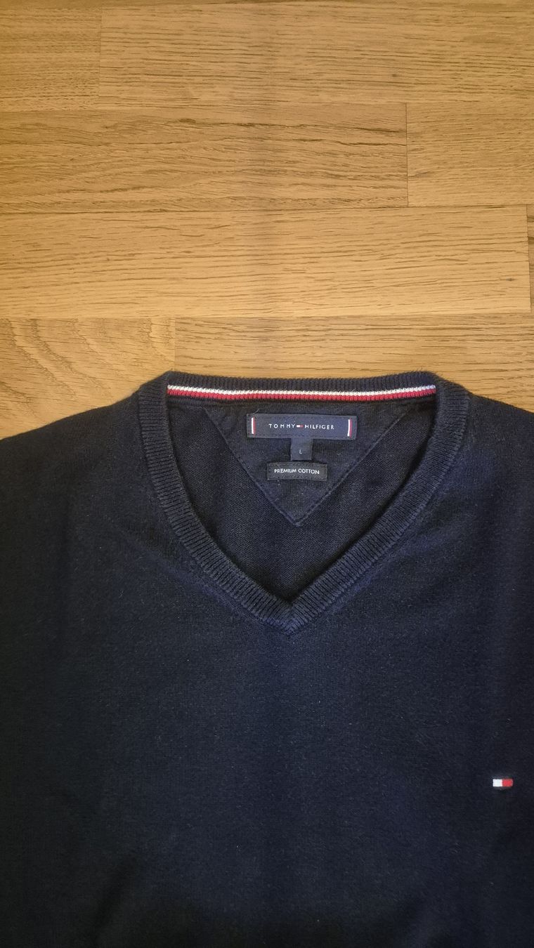Tommy Hilfiger Pullover & Sweatshirts: Herren Pullover Tommy Hilfiger V-Ausschnitt blau L – Gebraucht aus Riehen von schneider.jcl 1