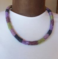 Handgemachte Kette, lila/grün, Sommer-Accessoire, Unikat