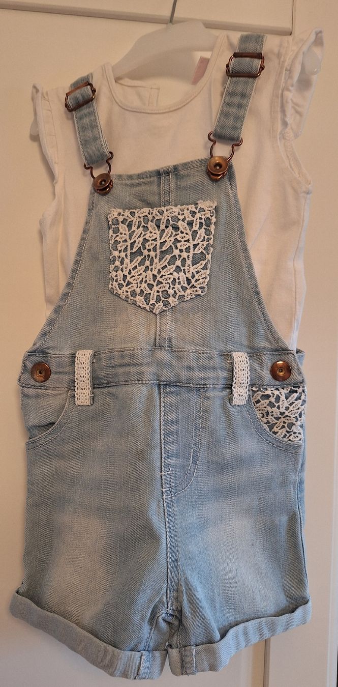 Kleiderpakete & -sets: Ensemble combi short bébé – Gebraucht aus Yverdon-les-Bains von CelMt